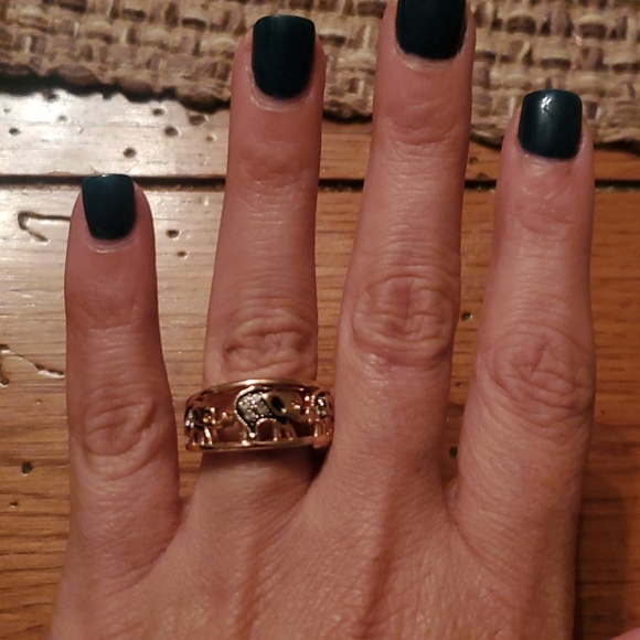 Ring - Picture 1 of 2